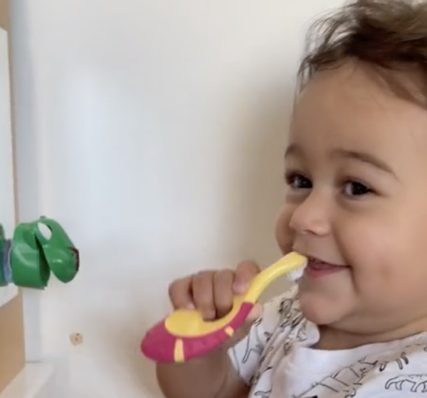 Tips on Brushing Your Toddlers Teeth Tips on Brushing Your Toddlers Teeth